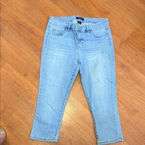 d. jeans Women's Light Blue Cropped Jeans